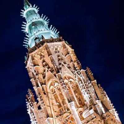 iluminación artística finalizada en la torre de la Catedral de Toledo