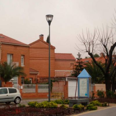 nueva farola de iluminación instaladas en la calle San Pedro el Verde en Toledo en