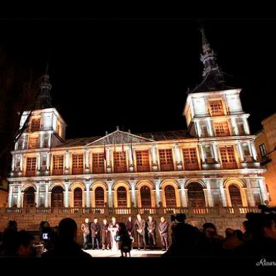 Fachada iluminada artísticamente del Ayuntamiento de Toledo