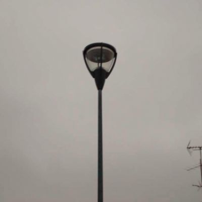 Nueva farola de iluminación instalada en la calle San Pedro el Verde en Toledo